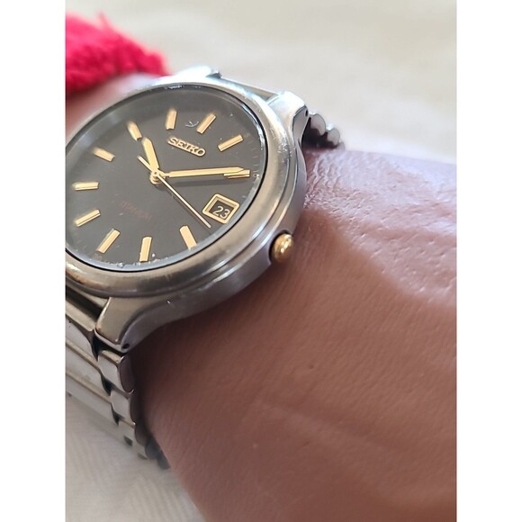 1990's VTG SEIKO Titanium Men's Date Watch Model 7N42-8109 - Need 371 Batt - Picture 2 of 9